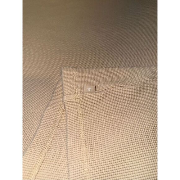 Aritzia TNA Bailey Long Sleeve Waffle Knit Shirt In Tan - Picture 9 of 12